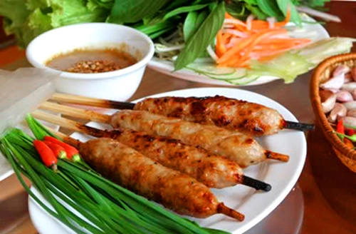 Món nem nướng với vị thơm đặc trưng ăn kèm với nướng tương mè nóng. Ảnh: wn Món nem nướng với vị thơm đặc trưng ăn kèm với nướng tương mè nóng. Ảnh: wn