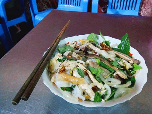 Bánh ướt lòng gà hấp dẫn nhiều du khách khi đến thăm Đà Lạt bởi vị lạ miệng. Ảnh: Phong Vinh Bánh ướt lòng gà hấp dẫn nhiều du khách khi đến thăm Đà Lạt bởi vị lạ miệng. Ảnh: Phong Vinh