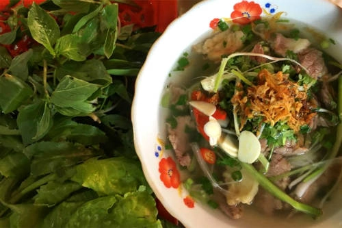 Nếu bạn xa nhà và nhớ phở thì hãy thử món phở theo "xì tai" Tuy Hoà khá ngon ở quán Ba Thọ, hẻm 56 Lê Lợi. Ảnh: Thiện Nguyễn. Nếu bạn xa nhà và nhớ phở thì hãy thử món phở theo "xì tai" Tuy Hoà khá ngon ở quán Ba Thọ, hẻm 56 Lê Lợi. Ảnh: Thiện Nguyễn.