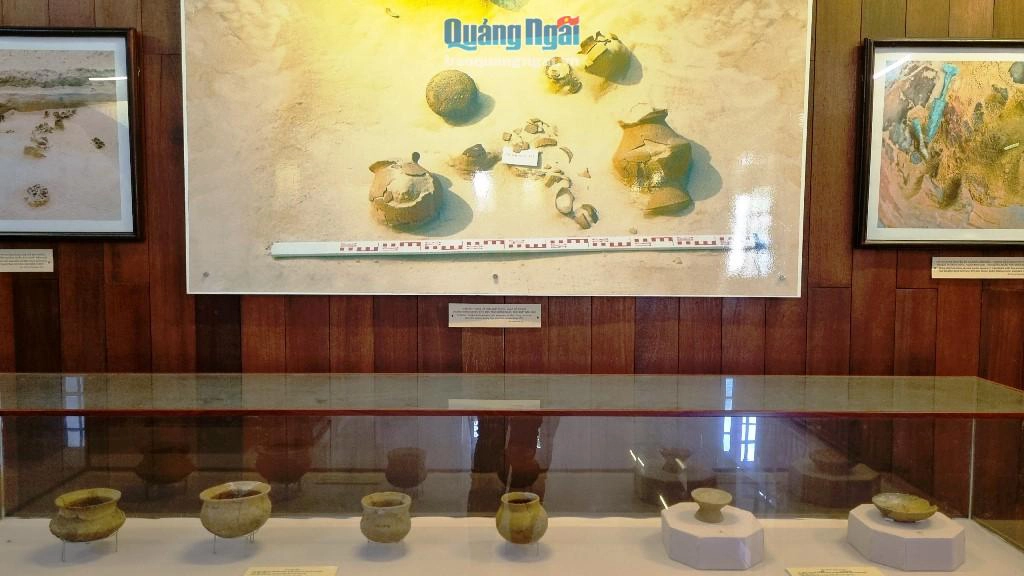 Những hiện vật được khai quật ở di tích khảo cổ văn hóa Sa Huỳnh. Ảnh: T.Vương/Báo Quảng Ngãi.