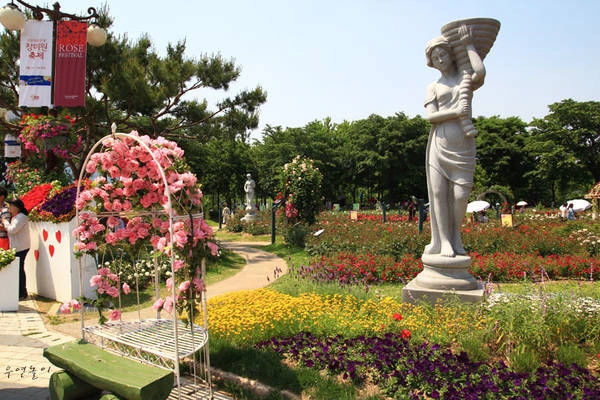 Lễ hội hoa hồng ở Seoul Grand Park 