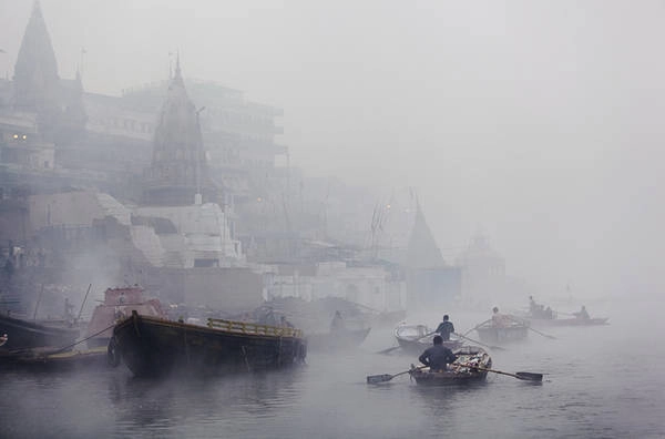 Varanasi được gọi là "thành phố của các đền đài", "thành phố thánh của Ấn Độ", "thành phố ánh sáng" hay "thành phố học vấn".