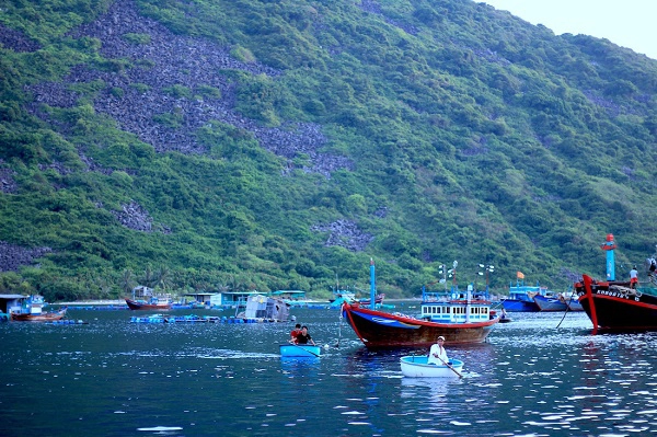 Biển gắn liền với cuộc đời người dân Bích Đầm từ thế hệ này sang thế hệ khác - Ảnh: Bông Mai Biển gắn liền với cuộc đời người dân Bích Đầm từ thế hệ này sang thế hệ khác - Ảnh: Bông Mai