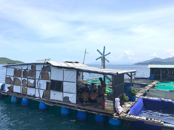 Những người con miền Trung thuộc các tỉnh thành khác nhau quy tụ tại Bích Đầm để an cư lập nghiệp với nghề đánh bắt hải sản - Ảnh: Bông Mai Những người con miền Trung thuộc các tỉnh thành khác nhau quy tụ tại Bích Đầm để an cư lập nghiệp với nghề đánh bắt hải sản - Ảnh: Bông Mai