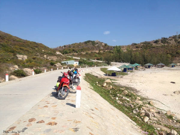 Thời gian lý tưởng để du lịch biển đảo "Tam Bình" là từ tháng 3 đến tháng 9, lúc này thời tiết ít mưa bão. Tuy khung cảnh ở đây còn khá hoang sơ, trên đảo cũng có nhiều nhà nghỉ và hàng ăn, nên bạn không lo bị thiếu chỗ nghỉ và nơi ăn uống. Thời gian lý tưởng để du lịch biển đảo "Tam Bình" là từ tháng 3 đến tháng 9, lúc này thời tiết ít mưa bão. Tuy khung cảnh ở đây còn khá hoang sơ, trên đảo cũng có nhiều nhà nghỉ và hàng ăn, nên bạn không lo bị thiếu chỗ nghỉ và nơi ăn uống.