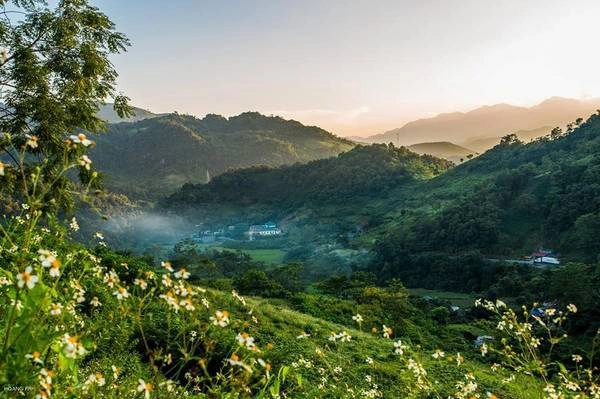 Bên cạnh đèo Mã Phục, trên hành trình từ Bắc Kạn lên Cao Bằng, chúng tôi còn đi qua đèo Gió. Cảnh đẹp ở đây không hề thua kém bất cứ cung đường đèo nổi tiếng nào.