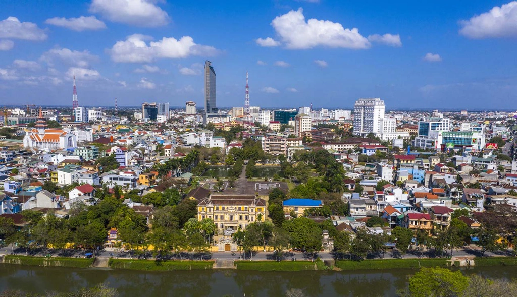 Cung An Định tọa lạc bên bờ sông An Cựu, xưa thuộc phường Đệ Bát, thị xã Huế, nay là số 97 đường Phan Đình Phùng, thành phố Huế (tỉnh Thừa Thiên Huế). An Định là cung điện riêng của vua Khải Định từ khi là thái tử đến khi đăng quang, về sau vua Bảo Đại thừa kế và từng sống ở đây sau khi thoái vị.