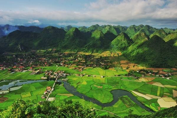 Đặc điểm của lúa Bắc Sơn là các ruộng trồng không cùng thời điểm, do vậy bạn có thể chiêm ngưỡng màu vàng lúa chín xen kẽ sắc xanh mơn mởn. Đặc điểm của lúa Bắc Sơn là các ruộng trồng không cùng thời điểm, do vậy bạn có thể chiêm ngưỡng màu vàng lúa chín xen kẽ sắc xanh mơn mởn.