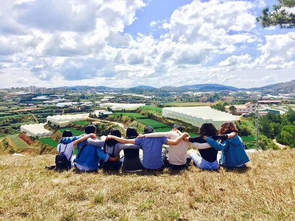 Khung cảnh mây vờn với núi làm cho những tay săn ảnh đến nơi đây đều phải nao lòng. Khung cảnh mây vờn với núi làm cho những tay săn ảnh đến nơi đây đều phải nao lòng.