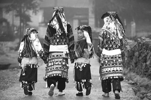 Một gia đình người dân tộc ở phía bắc Việt Nam. Một gia đình người dân tộc ở phía bắc Việt Nam.