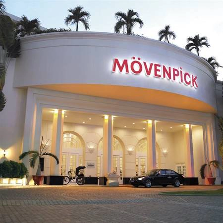 Khách sạn Movenpick Sài Gòn  nhìn từ phía bên ngoài.