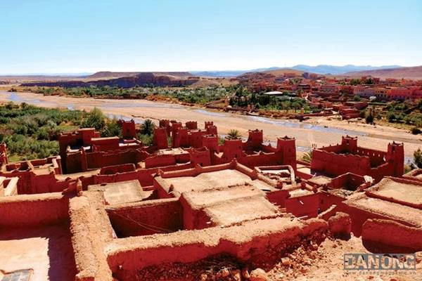 ve-dep-me-hon-len-loi-qua-tung-ngo-ngach-o-dat-nuoc-maroc-ivivu-10