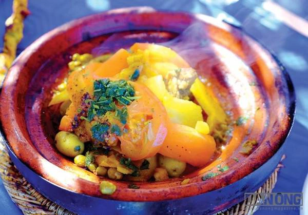 ve-dep-me-hon-len-loi-qua-tung-ngo-ngach-o-dat-nuoc-maroc-ivivu-14