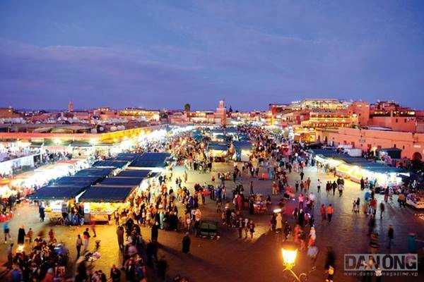  Quảng trường Djemaa el-Fna vô cùng nhộn nhịp về đêm.