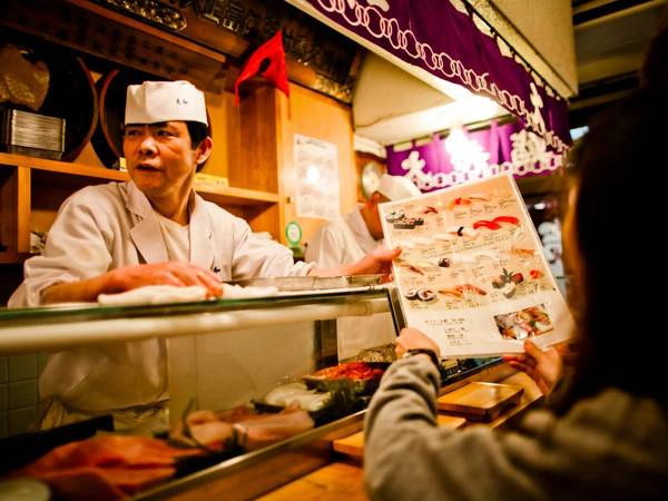 ... những bữa ăn tuyệt vời cùng món sushi trứ danh… - Ảnh: Getty