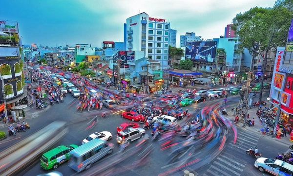 Giao thông là một trong những điều gây ấn tượng với du khách nhất, đặc biệt là du khách nước ngoài. Tình trạng kẹt xe vẫn diễn ra tại các tuyến đường trung tâm vào giờ cao điểm, nhiều du khách cho đây là điều "điên rồ" nhất của thành phố. Ảnh: Nguyễn Thị Ngọc Thảo. Giao thông là một trong những điều gây ấn tượng với du khách nhất, đặc biệt là du khách nước ngoài. Tình trạng kẹt xe vẫn diễn ra tại các tuyến đường trung tâm vào giờ cao điểm, nhiều du khách cho đây là điều "điên rồ" nhất của thành phố. Ảnh: Nguyễn Thị Ngọc Thảo.