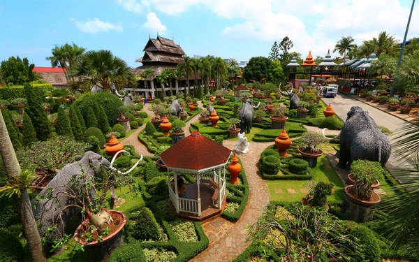 Khu vườn chính thức mở cửa đón du khách vào năm 1980 và dần trở thành một điểm đến hấp dẫn với hơn 5.000 người ghé thăm mỗi ngày. Ảnh: Orientalescape. Khu vườn chính thức mở cửa đón du khách vào năm 1980 và dần trở thành một điểm đến hấp dẫn với hơn 5.000 người ghé thăm mỗi ngày. Ảnh: Orientalescape.