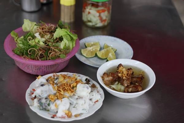 Bánh cuốn chả - đặc sản của Hà Nam. Bánh cuốn chả - đặc sản của Hà Nam.
