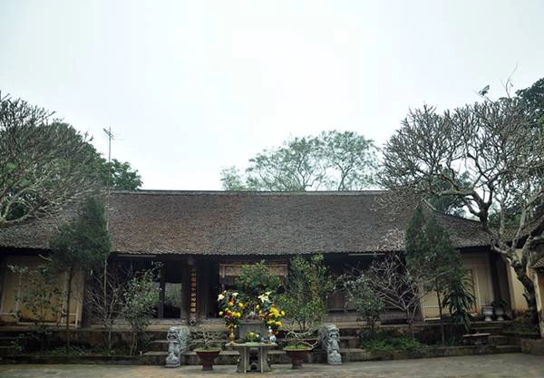 Đền thờ Phùng Hưng trầm mặc, cổ kính. Đền thờ Phùng Hưng trầm mặc, cổ kính.