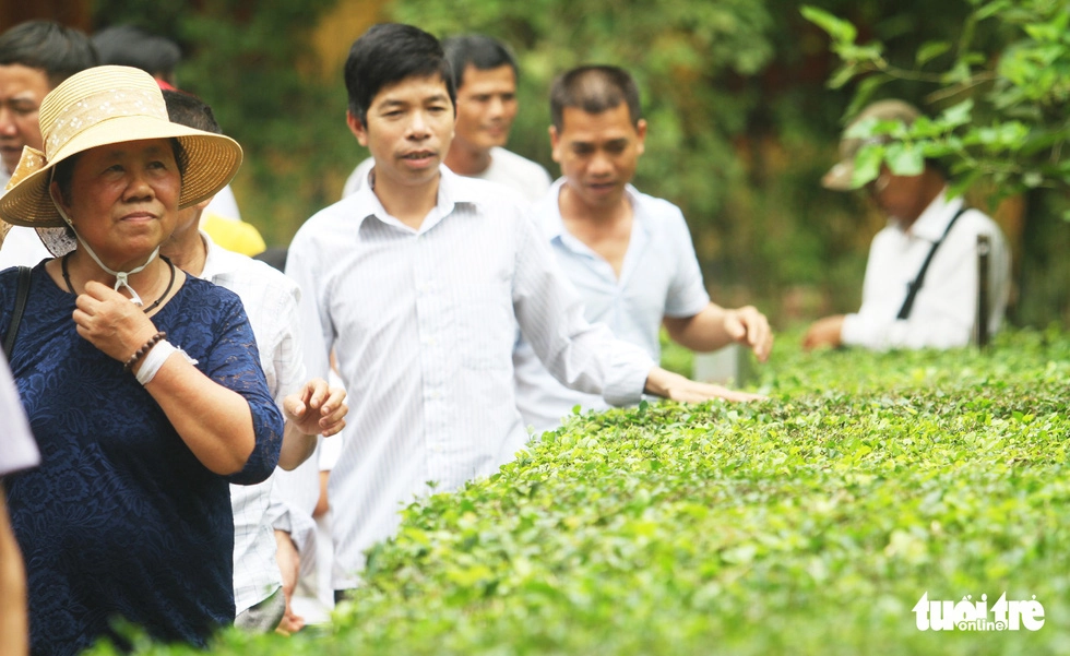 Du khách về thăm Khu di tích Kim Liên những ngày tháng 5 - nơi lưu giữ những hiện vật, tài liệu, không gian văn hóa, lịch sử về thời niên thiếu của Bác Hồ và những người thân trong gia đình Bác - Ảnh: DOÃN HÒA