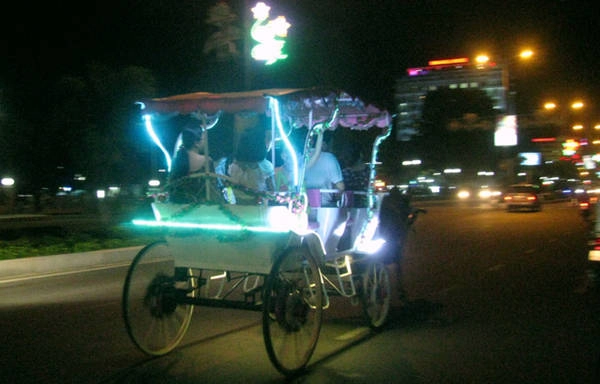 ve-quy-nhon-dao-pho-dem-bang-xe-ngua-ivivu-1