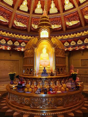 Bảo tháp là nơi lưu giữ xá lợi phật đầu tiên từ Ấn Độ về Việt Nam. Bảo tháp là nơi lưu giữ xá lợi phật đầu tiên từ Ấn Độ về Việt Nam.