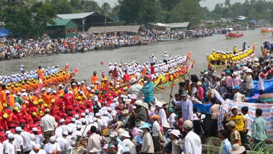 Lễ hội Ok Om Bok Trà Vinh 2012- iVIVU.com