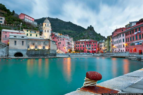 Bên cạnh đó, Vernazza còn nổi tiếng bởi những ngôi nhà với lối kiến trúc độc đáo, được trang trí sặc sỡ.