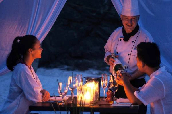 Với phương châm “Bất cứ điều gì bạn muốn, bất kể ở đâu và khi nào”, Amiana phục vụ bạn tất cả các loại đồ uống ngay tại nhà hàng hoặc tại quầy LB’s bar nhìn ra biển Với phương châm “Bất cứ điều gì bạn muốn, bất kể ở đâu và khi nào”, Amiana phục vụ bạn tất cả các loại đồ uống ngay tại nhà hàng hoặc tại quầy LB’s bar nhìn ra biển