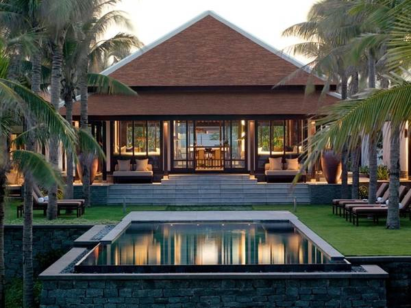 Các khu nghỉ dưỡng hạng sang ở Việt Nam được đánh giá cao bởi thiết kế hòa hợp với thiên nhiên, kết hợp tinh tế giữa nét cổ điển của phương Đông và hiện đại của phương Tây. Ảnh: The Nam Hai.