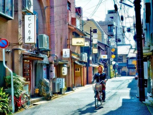Điều khiến Kyoto đặc biệt là thành phố lớn này đem lại cảm giác như đang ở một thị trấn nhỏ xinh đẹp. Điều khiến Kyoto đặc biệt là thành phố lớn này đem lại cảm giác như đang ở một thị trấn nhỏ xinh đẹp.