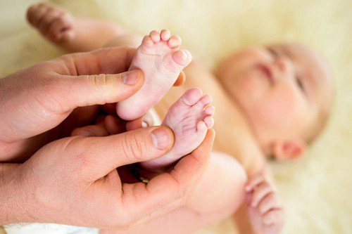 massage cho trẻ sơ sinh