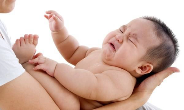 Trẻ sốt cao dẫn đến co giật
