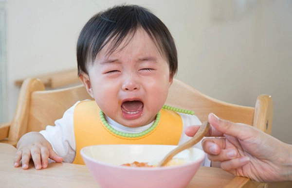Trẻ biếng ăn ra mồ hôi trộm