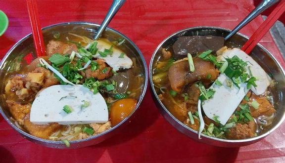 Quán 7 Bún riêu, đường Hậu Giang. Ảnh: Foody.