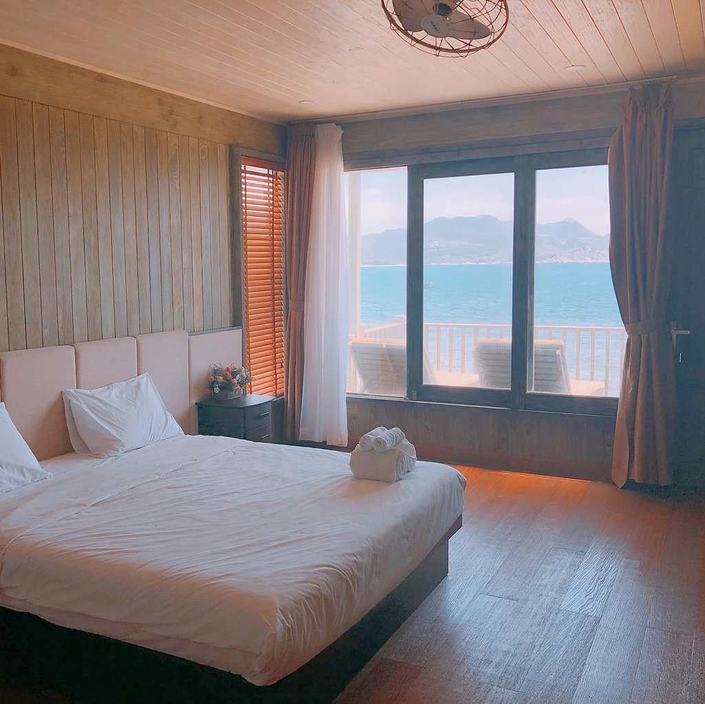 vi-vu-bien-dao-khanh-hoa-check-in-5-resort-sang-chanh-IVIVU-15