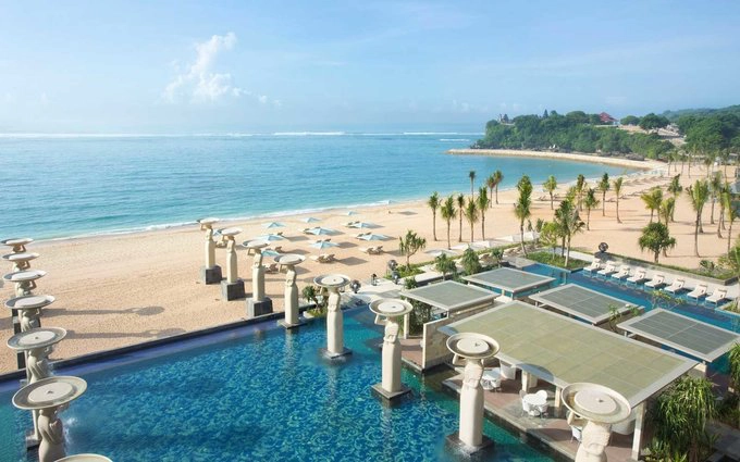 6. The Mulia, Bali, Indonesia Ở đây có một trong những hồ bơi sang trọng nhất trên đảo Bali, nằm sát bãi biển Nusa Dua, 111 phòng suite, 4 nhà hàng và 5 quầy bar theo phong cách Nhật Bản, Trung Quốc, các nước châu Á khác và Địa Trung Hải. 6. The Mulia, Bali, Indonesia Ở đây có một trong những hồ bơi sang trọng nhất trên đảo Bali, nằm sát bãi biển Nusa Dua, 111 phòng suite, 4 nhà hàng và 5 quầy bar theo phong cách Nhật Bản, Trung Quốc, các nước châu Á khác và Địa Trung Hải.