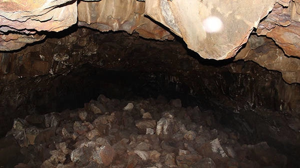 Một hang động tại khu vực thác Gia Long, Đray Sáp