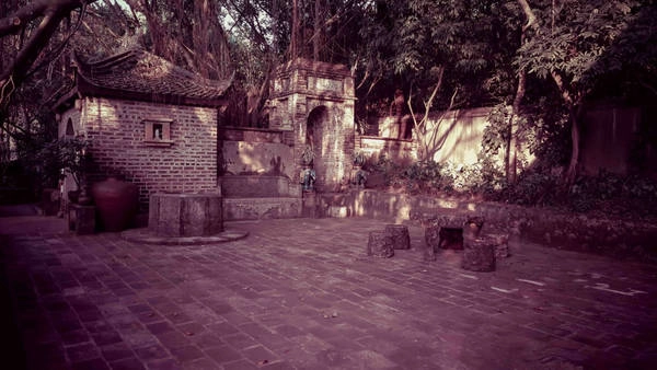 Không ít người khi lần đầu tới đã lầm tưởng đây là một khu di tích lịch sử lâu đời, nhưng đây là một địa điểm được họa sĩ Thành Chương xây dựng vào năm 2011.