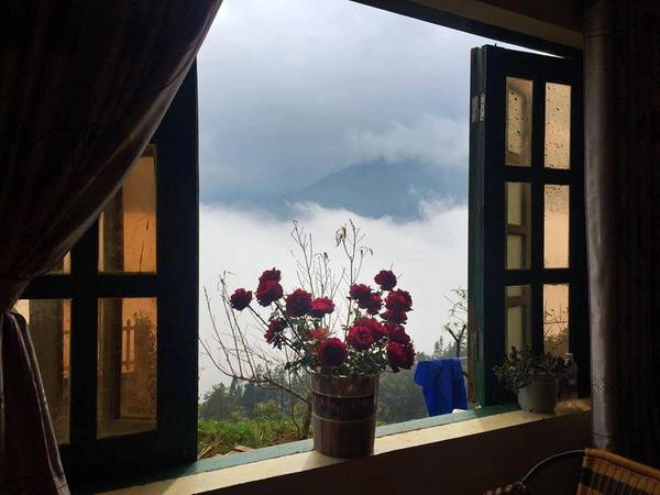 Sáng thức dậy ở VietTrekking Homestay bạn sẽ cảm nhận làn gió se se lạnh, sương bay bay trên đỉnh đâu và đâu đó trong không khí còn thoang thoảng mùi hoa nhẹ nhàng mà lưu luyến. Ảnh: VietTrekking Homes Sáng thức dậy ở VietTrekking Homestay bạn sẽ cảm nhận làn gió se se lạnh, sương bay bay trên đỉnh đâu và đâu đó trong không khí còn thoang thoảng mùi hoa nhẹ nhàng mà lưu luyến. Ảnh: VietTrekking Homes