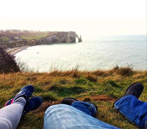Étretat Cliffs, Normandy, Pháp: Thật khó có thể bỏ qua chiếc cầu vòm tự nhiên ở Étretat mà không chụp ngay một bức selfie! vinhhanlongdiadiemselfiedepnhathanhtinh-ivivu-12