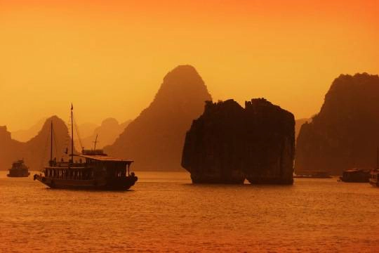 halong-sunset-11