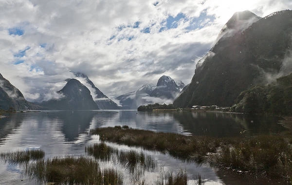  Fiordland là một trong những công viên lớn và đẹp nhất ở New Zealand.