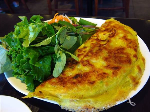 Mỗi chiếc bánh xèo có giá từ 10.000 - 25.000 đồng tùy loại. Bánh bán ở Tôn Đức Thắng, Đội Cấn, Hàng Bồ, Tô Hiến Thành... (Ảnh: Internet) Mỗi chiếc bánh xèo có giá từ 10.000 - 25.000 đồng tùy loại. Bánh bán ở Tôn Đức Thắng, Đội Cấn, Hàng Bồ, Tô Hiến Thành... (Ảnh: Internet)