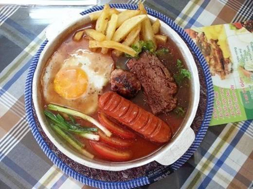 Mỗi xuất bánh mì chảo dao động từ 25.000 - 50.000 đồng. (Ảnh: Internet) Mỗi xuất bánh mì chảo dao động từ 25.000 - 50.000 đồng. (Ảnh: Internet)