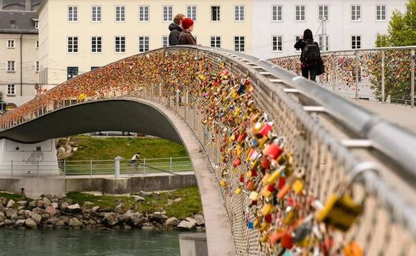 Cầu Salzburg ở Áo. Ảnh: Alessandro. Cầu Salzburg ở Áo. Ảnh: Alessandro.