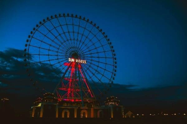 Du lich Da Nang - Vòng quay Mặt trời - Sun Wheel top 10 thế giới được khởi công từ xây dựng từ tháng 5/2013 đến nay.