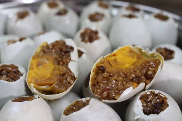 Đến đây, ngoài tham quan kiến trúc, bạn còn có cơ hội tìm hiểu các nghề thủ công như dệt vải, làm bạc, gốm... cũng như thưởng thức các món ăn ngon. Đến đây, ngoài tham quan kiến trúc, bạn còn có cơ hội tìm hiểu các nghề thủ công như dệt vải, làm bạc, gốm... cũng như thưởng thức các món ăn ngon.