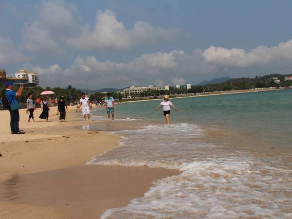 Đó là Đại Đông Hải, vịnh nước tuyệt đẹp, quanh năm nước dồi dào. Nơi xuất phát lời chúc "Phúc như Đông Hải trường lưu thủy". Đó là Đại Đông Hải, vịnh nước tuyệt đẹp, quanh năm nước dồi dào. Nơi xuất phát lời chúc "Phúc như Đông Hải trường lưu thủy".