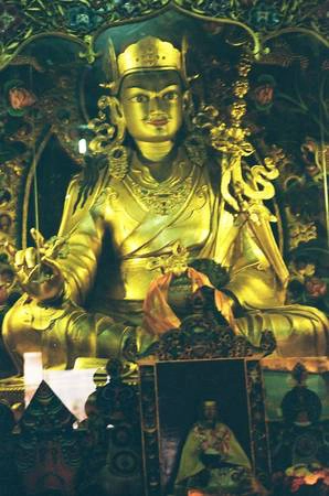 Vị Tổ cũng là Bậc Thầy của các bậc thầy Phật giáo Tây Tạng là Đức Liên Hoa Sinh (Padmasambhava). Vị Tổ cũng là Bậc Thầy của các bậc thầy Phật giáo Tây Tạng là Đức Liên Hoa Sinh (Padmasambhava).